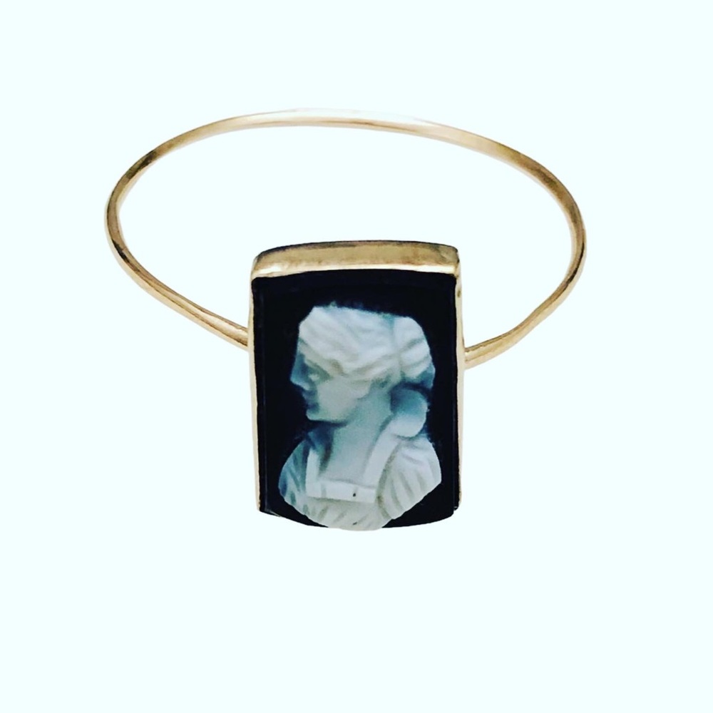 Antique Gold Onyx Cameo Ring